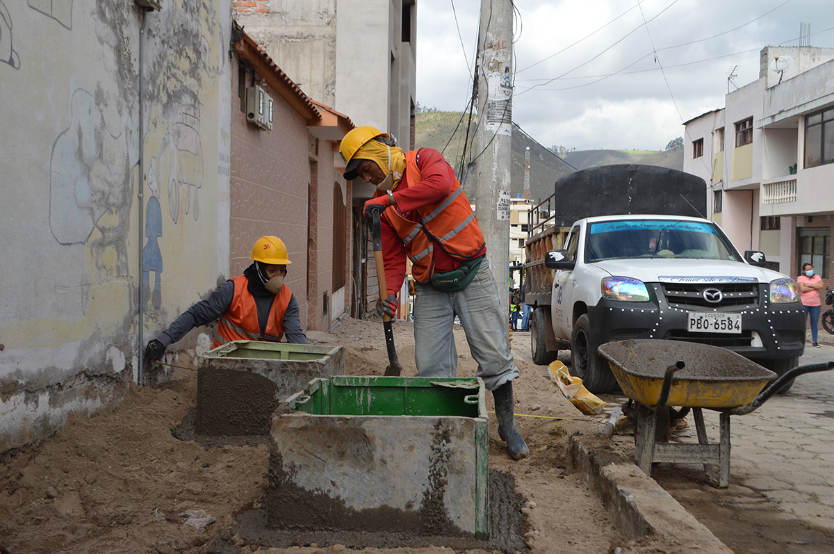 SOTERRAMIENTO DE REDES AMBATO SUR II ETAPA