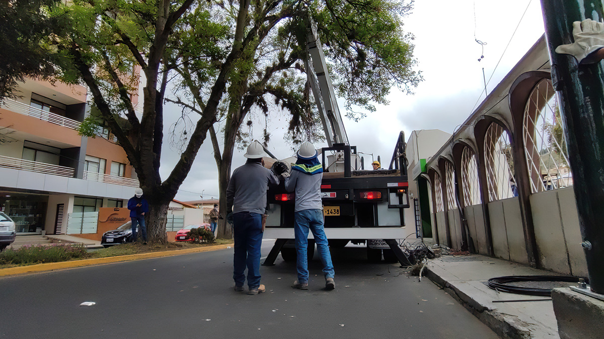 PROYECTO DE SOTERRAMIENTO DE REDES AMBATO SUR PRIMERA ETAPA, ALCANZA EL 98% DE CUMPLIMIENTO