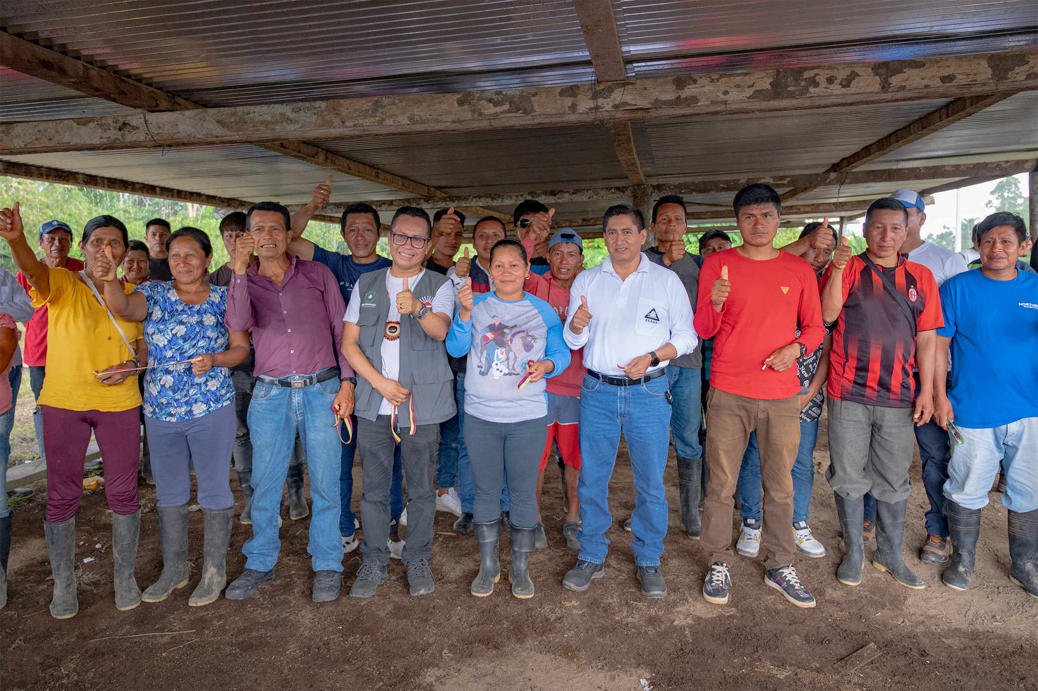 380 HABITANTES DE LA COMUNIDAD DE LUPINO DEL CANTÓN ARCHIDONA SE BENEFICIAN CON ENERGÍA ELÉCTRICA Y ALUMBRADO PÚBLICO