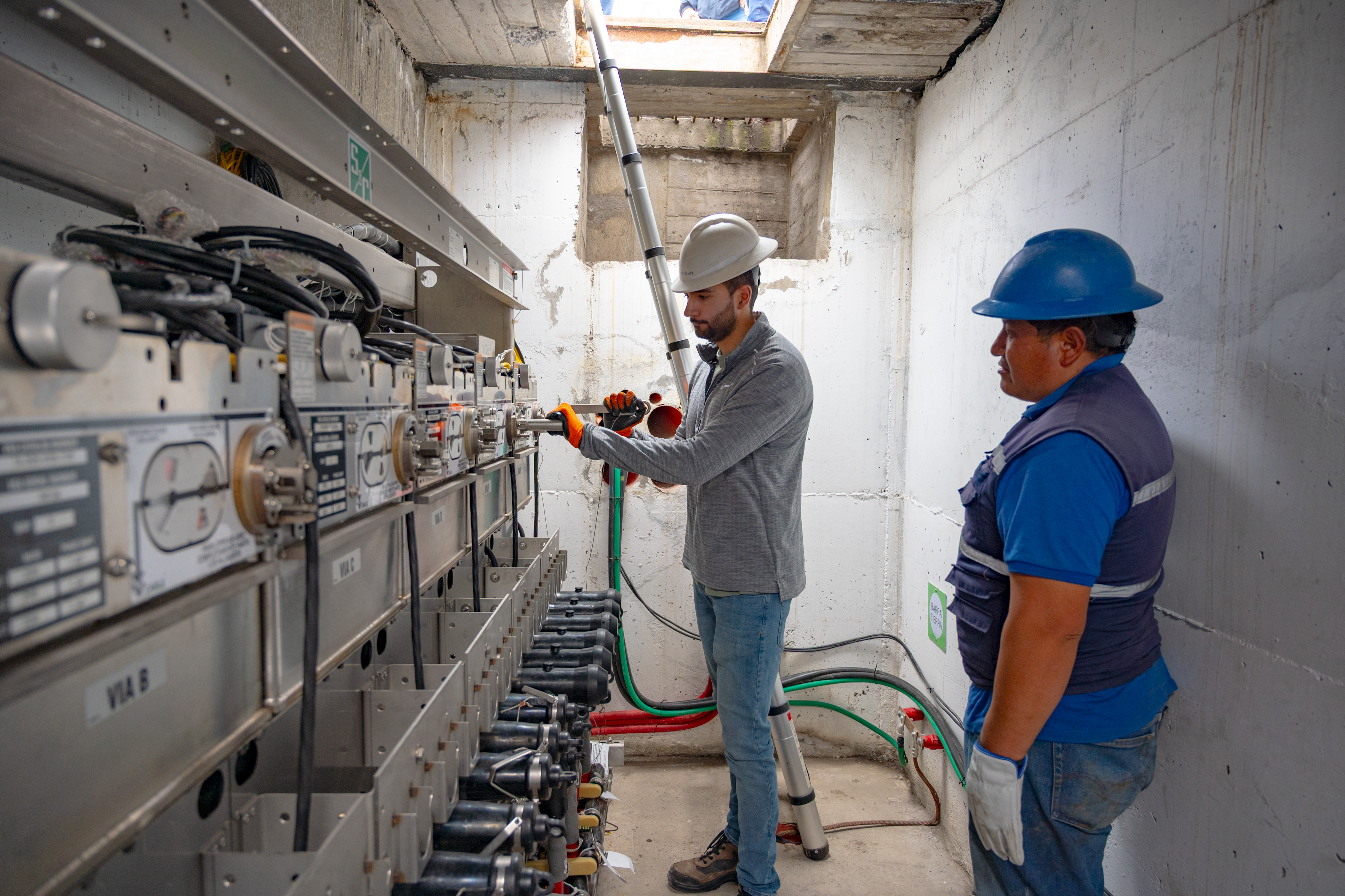 EL SOTERRAMIENTO DE REDES AMBATO ZONA ORIENTE ETAPA I E INGAHURCO REGISTRA UN AVANCE DE OBRA DEL 75%
