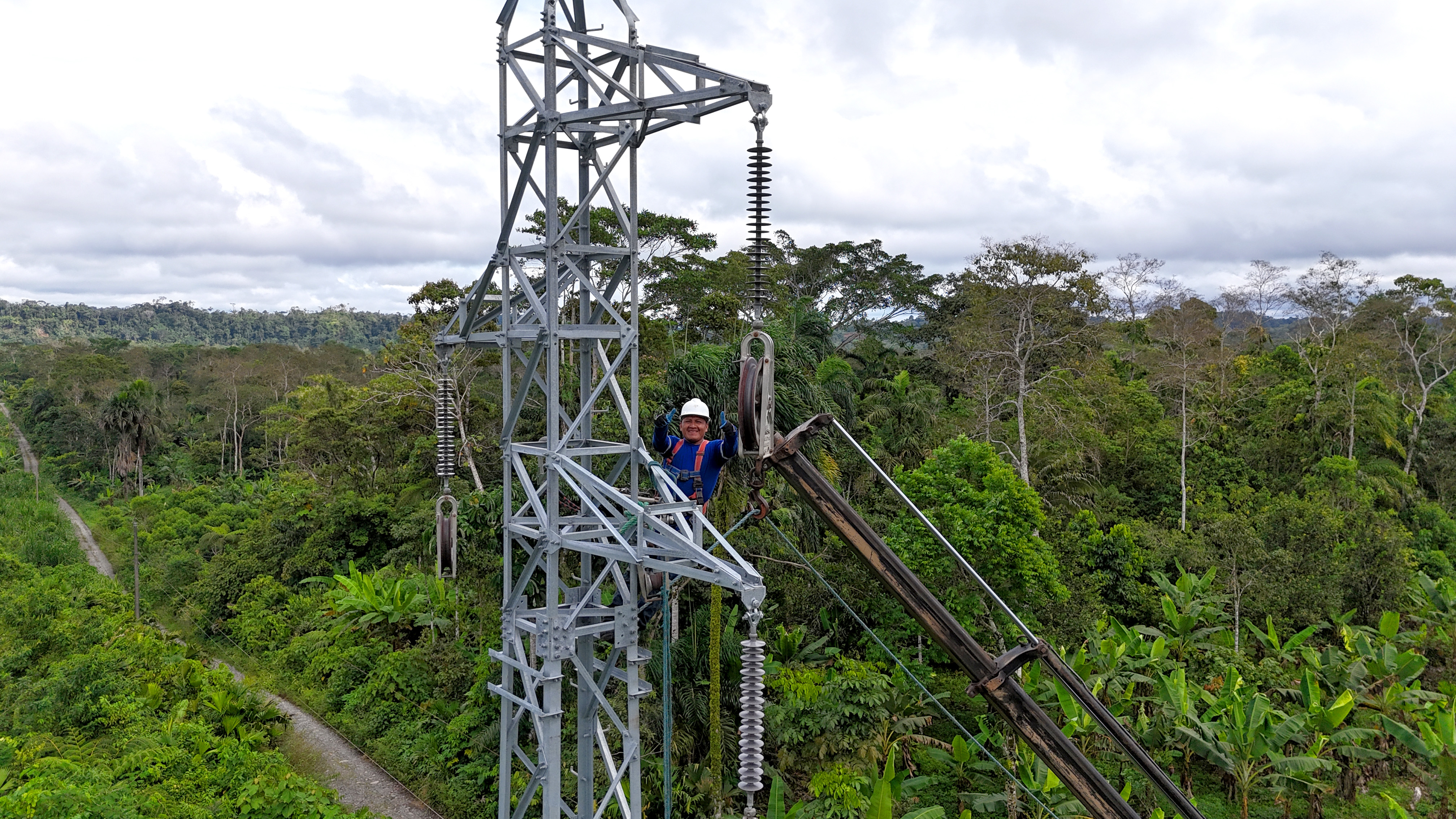 LA EEASA CONSTRUYE LA LÍNEA DE SUBTRANSMISIÓN a 69 kV TENA – AHUANO