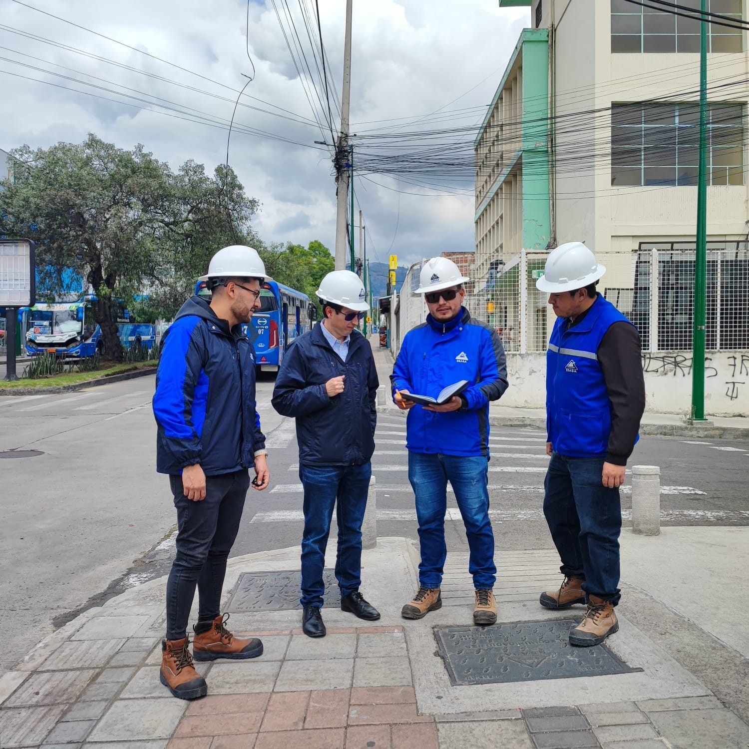 EEASA CONCLUYE EL SOTERRAMIENTO DE REDES EN INGAHURCO Y COORDINA ACCIONES PARA EL DESMANTELAMIENTO DE REDES AÉREAS DE OTROS SERVICIOS.