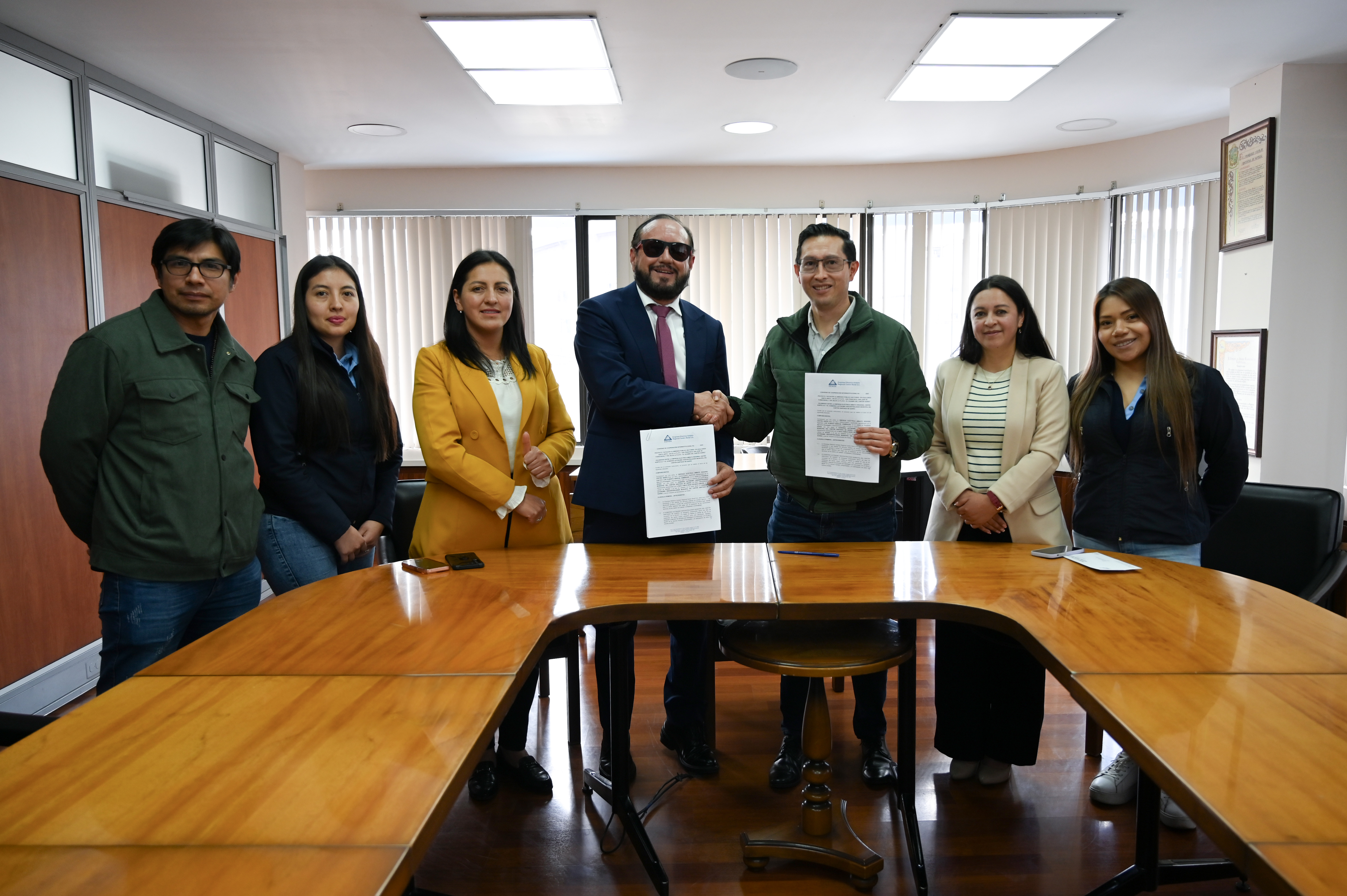 LA EEASA Y EL GAD DE QUERO PROMUEVEN SEGURIDAD Y PROGRESO CON PROYECTO DE ILUMINACIÓN PÚBLICA
