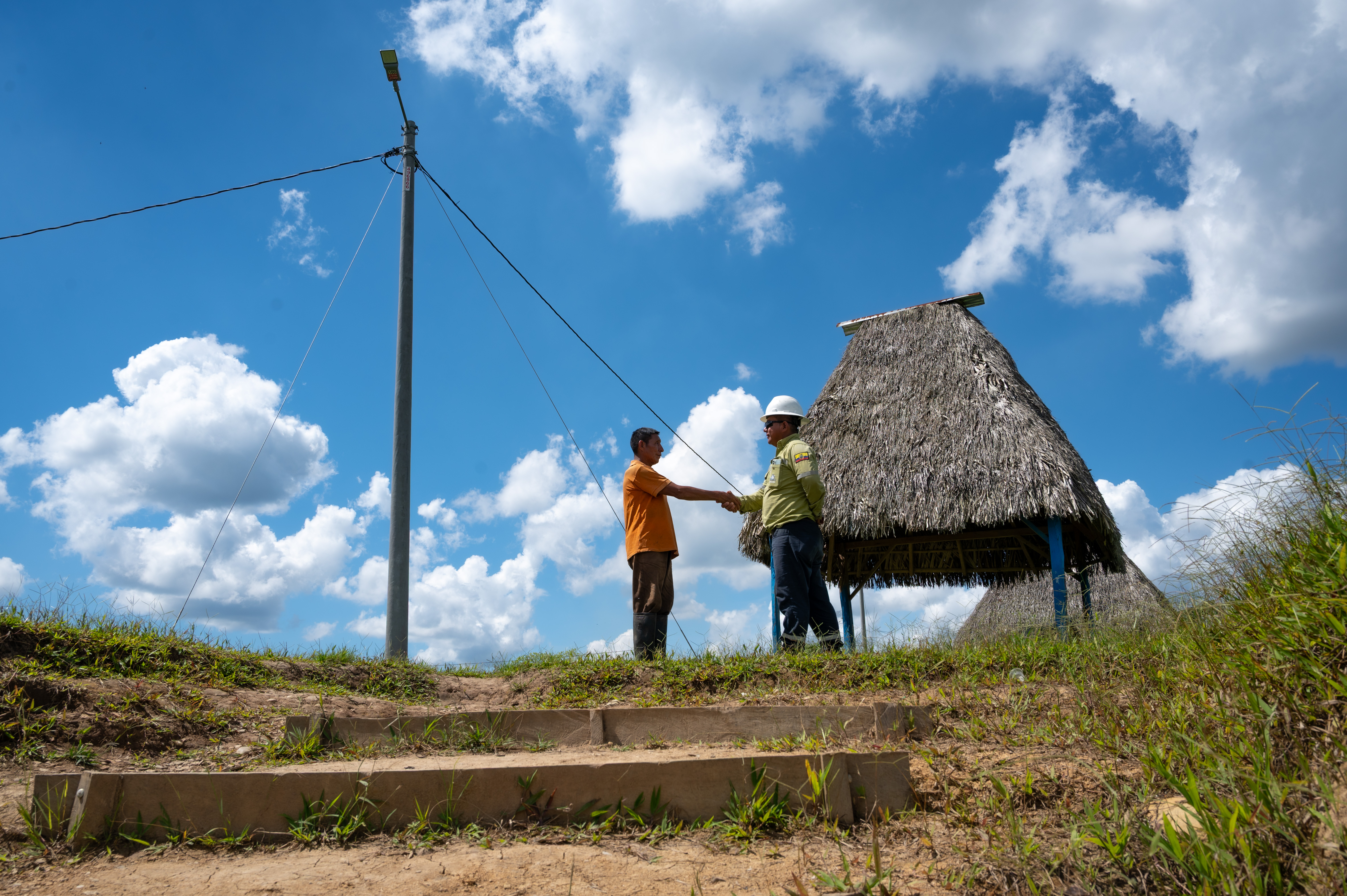 GOBIERNO NACIONAL Y EEASA EJECUTAN PROYECTO DE ELECTRIFICACIÓN Y ALUMBRADO PÚBLICO EN SAN RAMÓN DE YANACOCHA, NAPO.