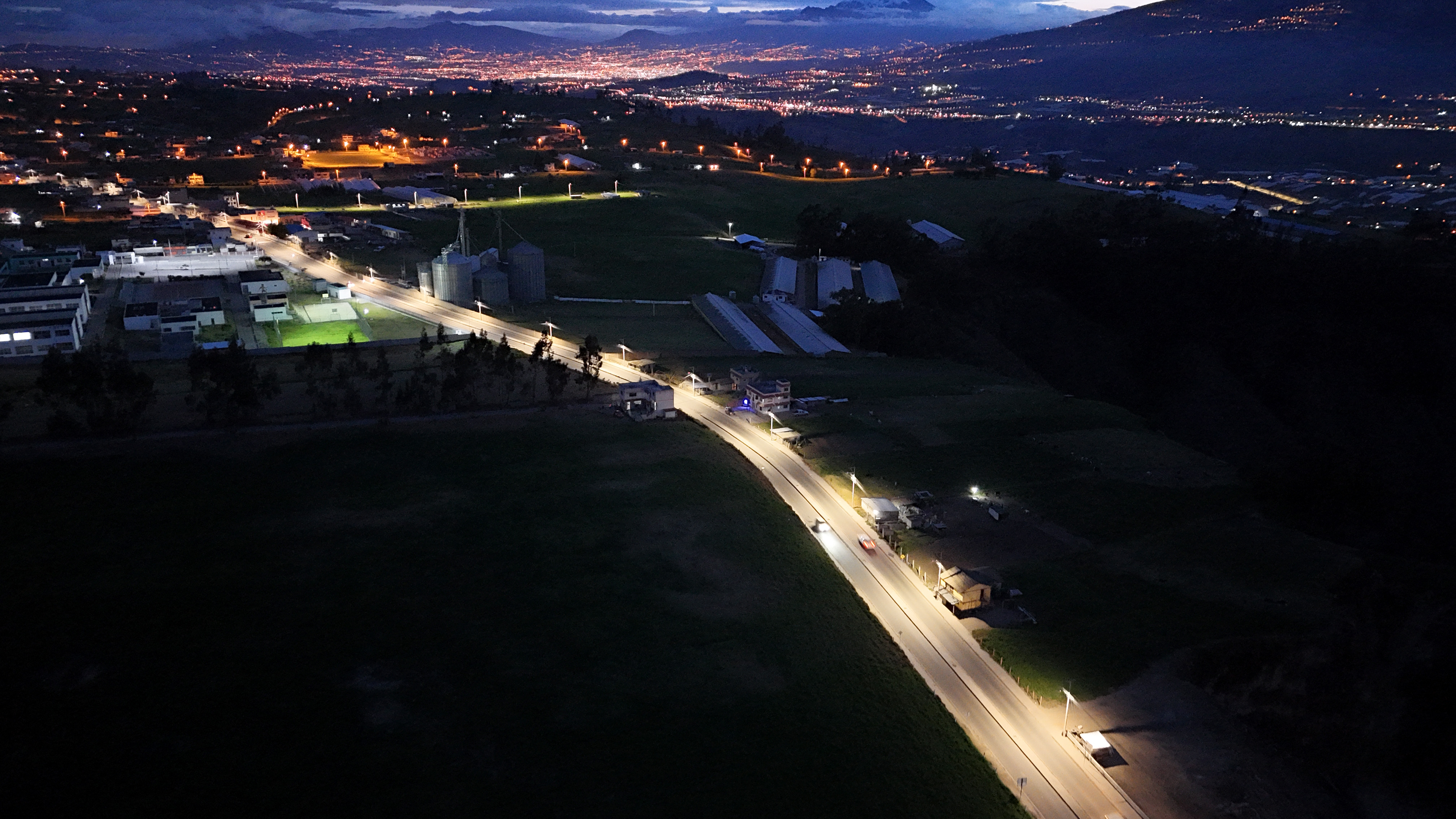 El GOBIERNO NACIONAL FORTALECE LA SEGURIDAD CIUDADANA Y VIAL CON NUEVO ALUMBRADO PÚBLICO EN PÍLLARO